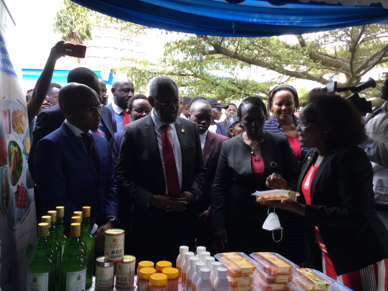 SAP Project team leader, Prof. Jane Ambuko explains about the mango product to the chief guest, CEO Safaricom